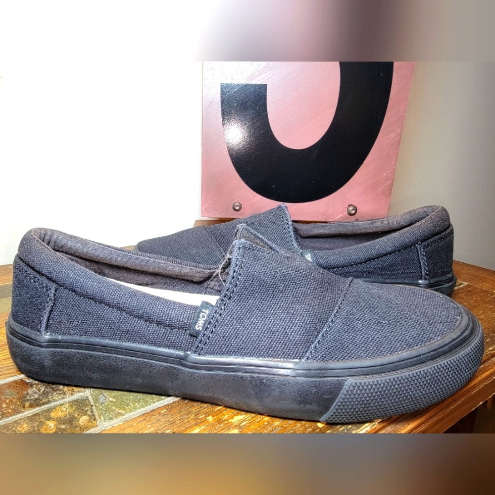 TOMS Slip On Sneakers - Size 6.5